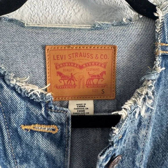Levi's collarless denimjacket size small medium wash